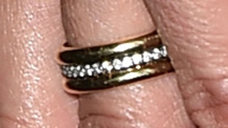 Illustration for article titled Drop Everything and Marvel at Jennifer Aniston's Stunning Wedding Ring